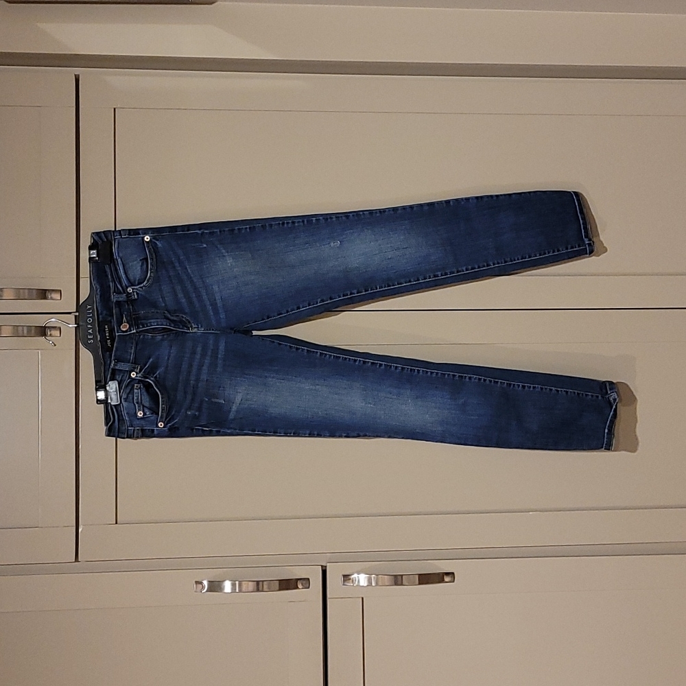 Joe Fresh distressed jeans. Size 6